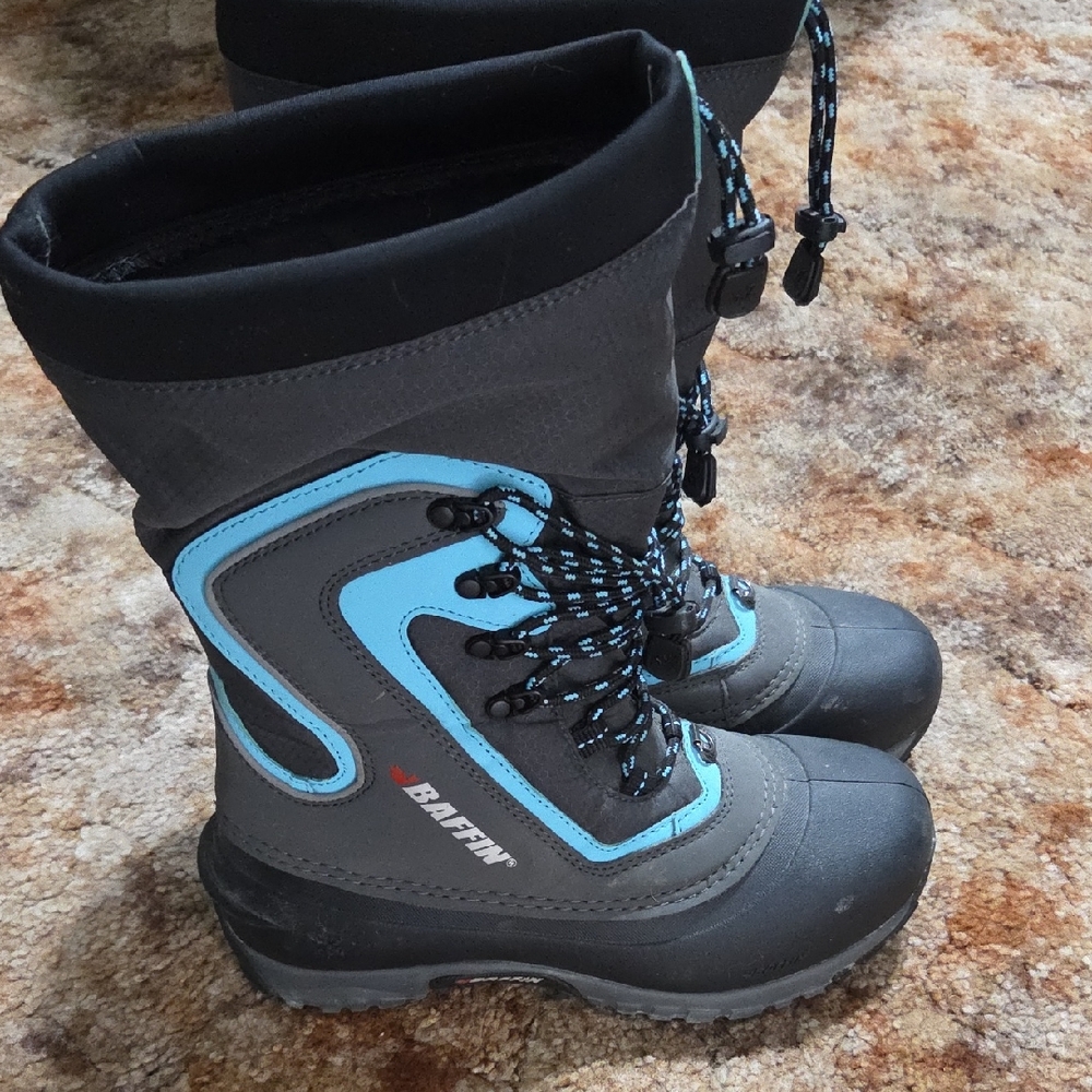 Baffin Women's Black and Light Blue Winter Boots